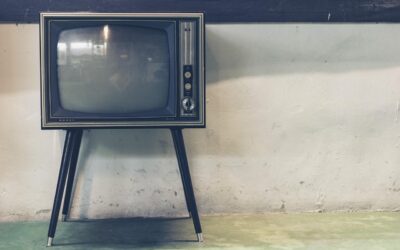 dan Apa Bedanya Dengan TV Biasa?
